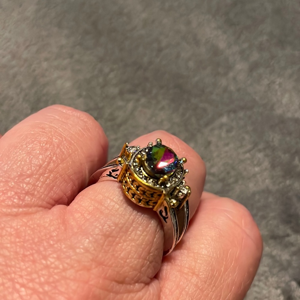 Beautiful Oval Cut sz 8 Tanzanite Ring 2 Tone w/Rhinestones!!!